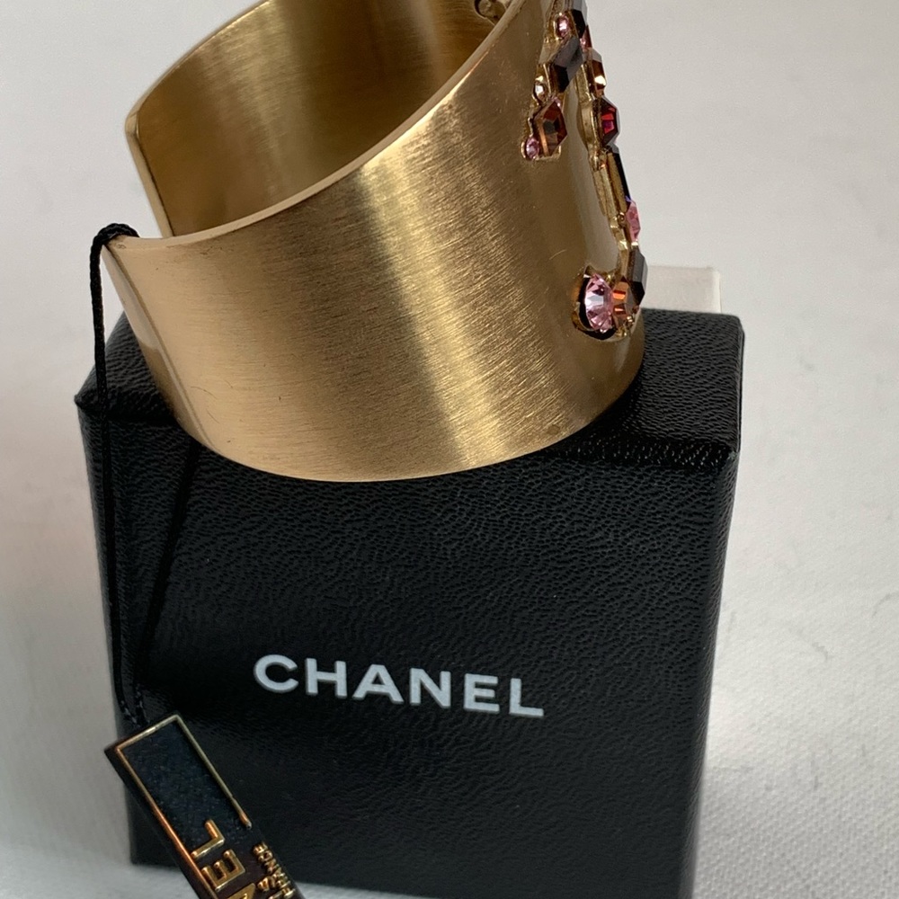 🦄 CHANEL Rare Pink Purple Jewel Stones Emerald Cut Gem Gold Bracelet Cuff CC💕 - Picture 12 of 16